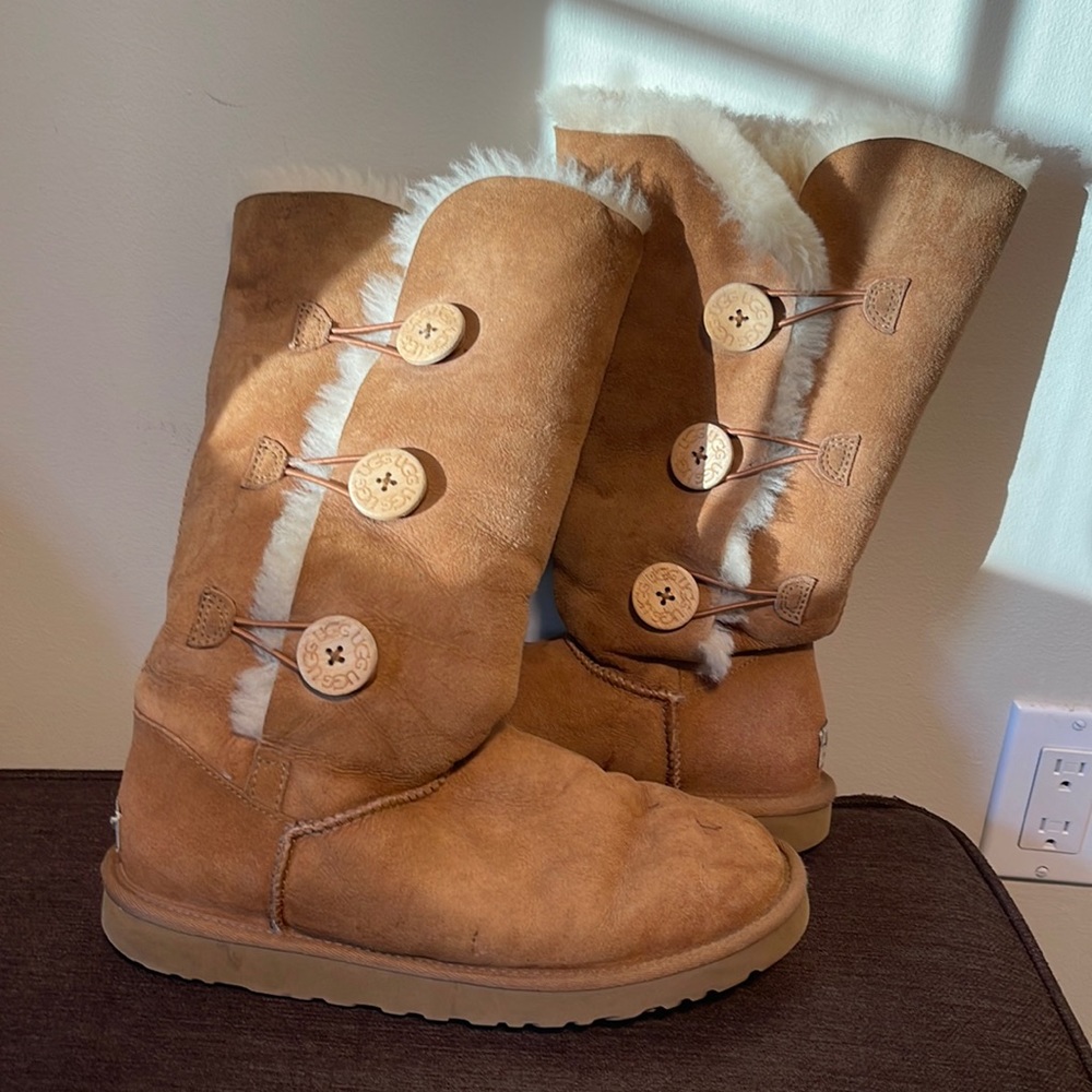 Womens Size 9 Uggs